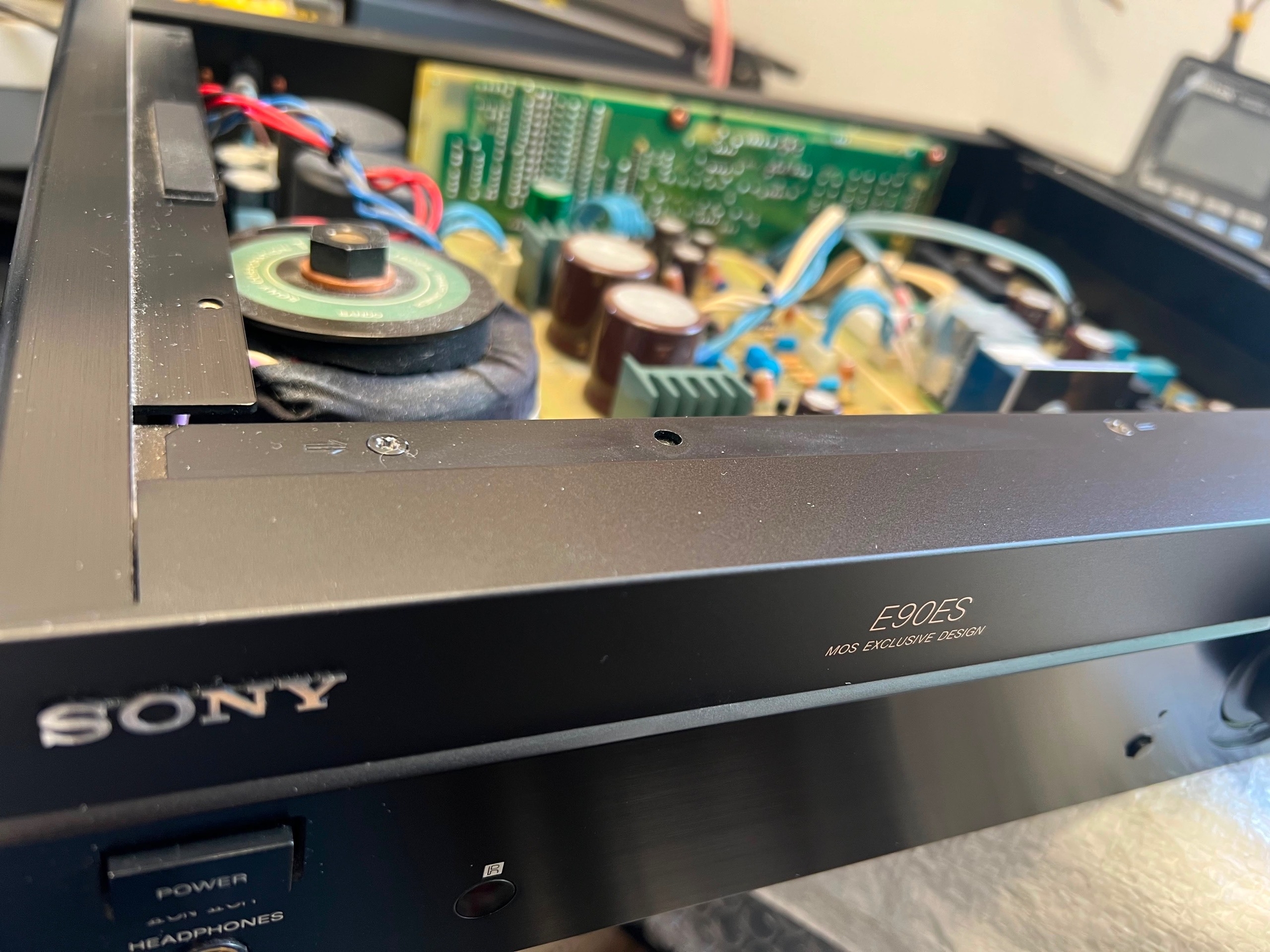 Sony E90ES